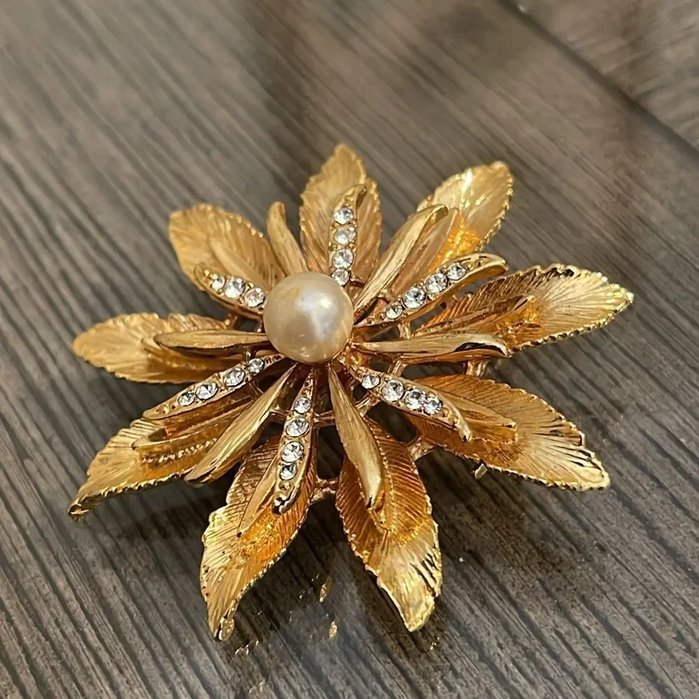 Vintage Gold-tone Floral Brooch with Pearl Accent & Rhinestones